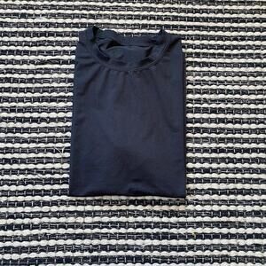 🌿Vuori Mens Black Short Sleeve Tee READ